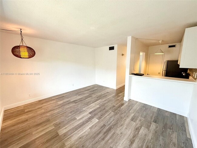 Photo - 1000 SE 15th St Unit 203