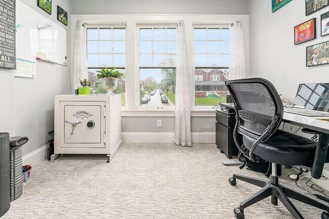 Photo - 1233 E Livingston Ave Unit A