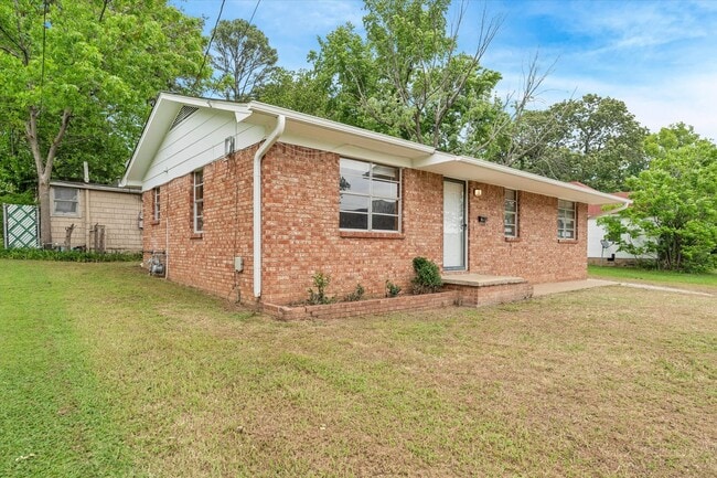 Photo - 3 Bedroom Home Across from JHS