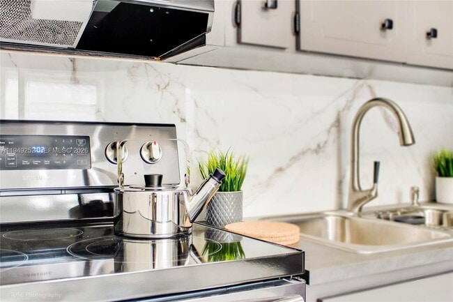 Photo - 755 NW 43rd St