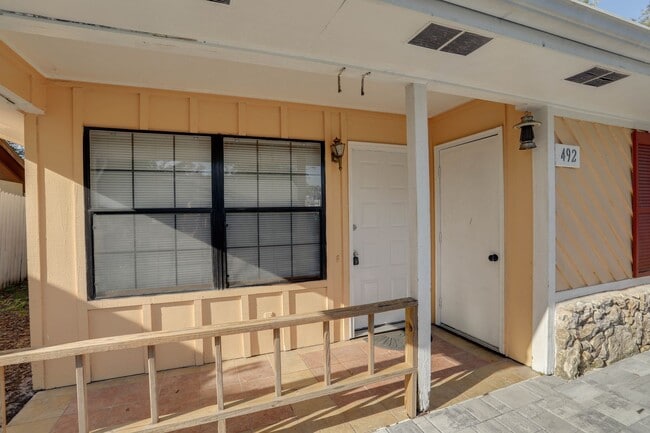Photo - 492 Tamarack St