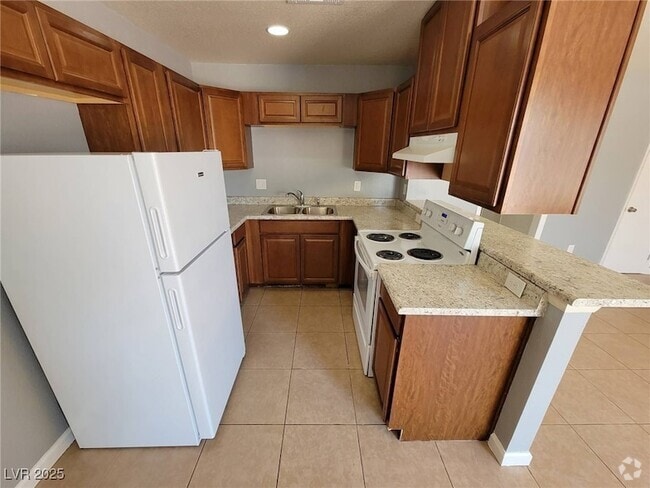 Building Photo - 2023 Bassler St Unit 4 Rental
