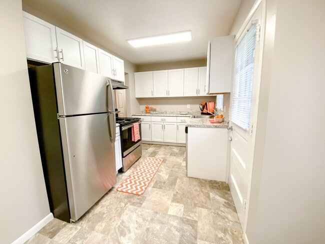 Building Photo - 1007 W Badger Rd Rental