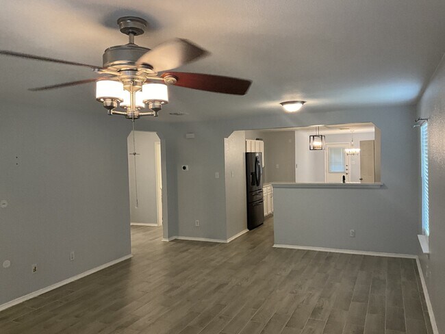 "Charming 3-Bedroom Haven in Selma with Granite Elegance!"