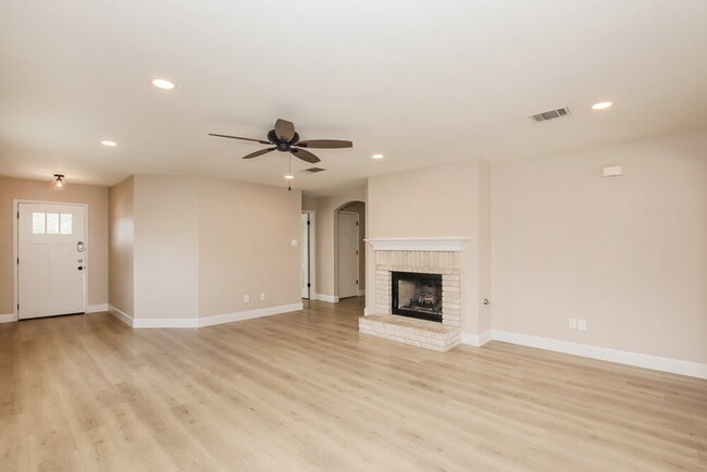 1210 Dayton Dr
