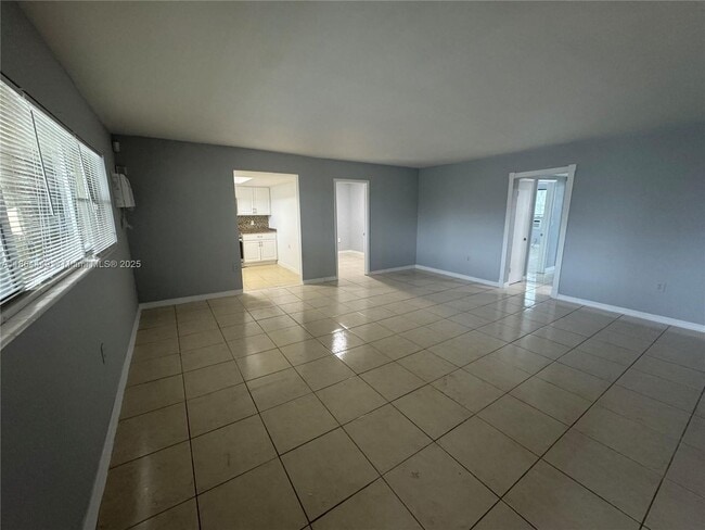 Photo - 11930 NE 19th Dr