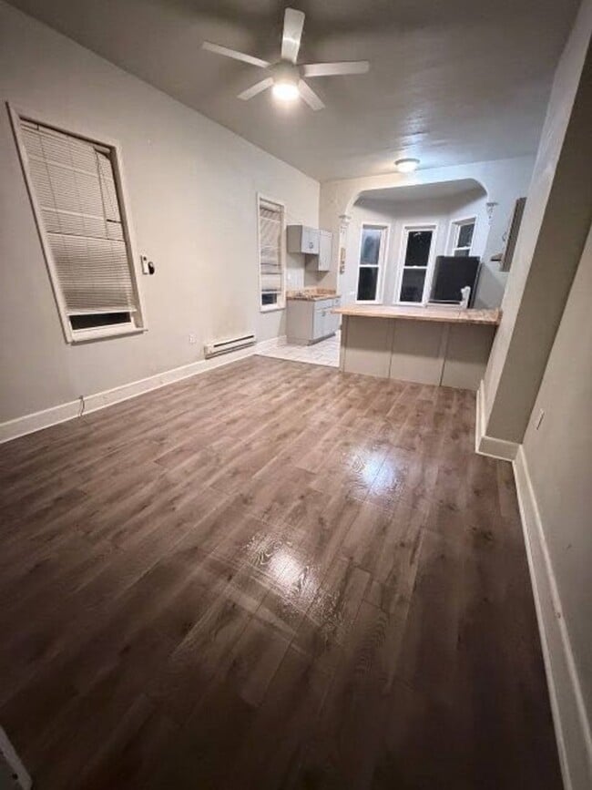 Building Photo - 1834 N 22nd St Unit 2