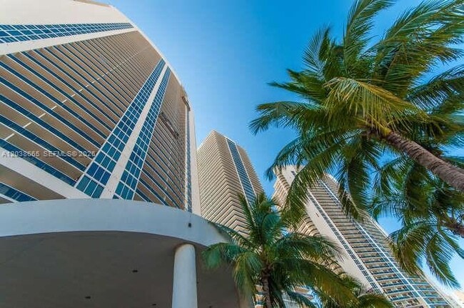Building Photo - 1800 S Ocean Dr Unit 3103