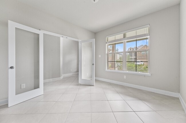 Photo - 190 Bloomhill Pl