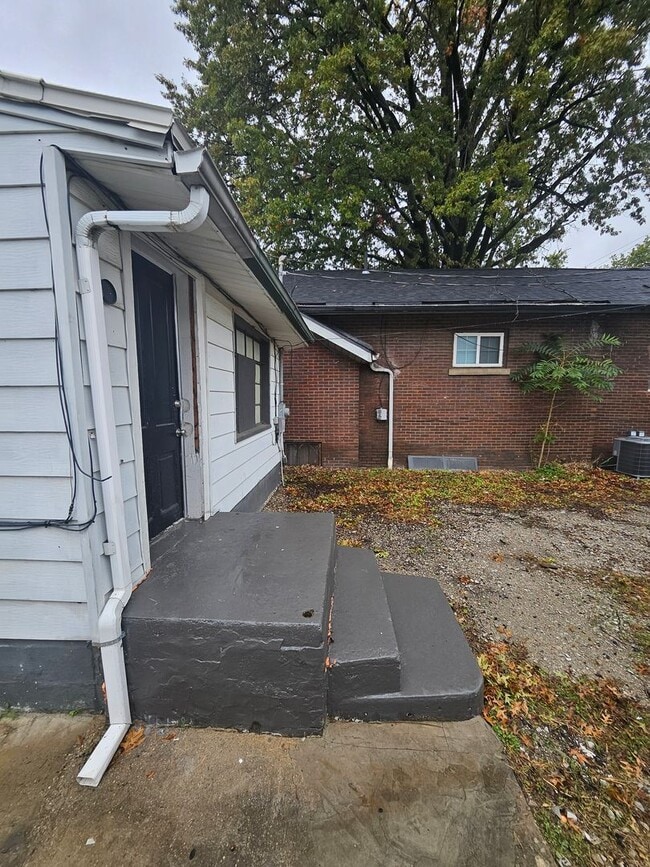 Building Photo - 4bed/2bath house