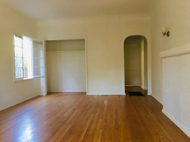 Living Room - 1133 Wooster S St Unit atinaproperties@gmail.com
