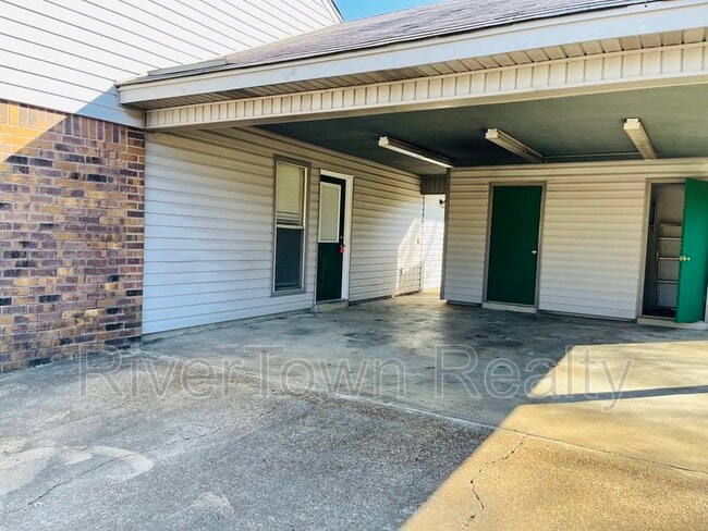 Photo - 6390 Sandhurst Rd