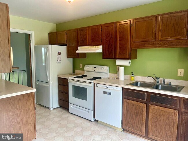 Photo - 5551 Doubs Rd