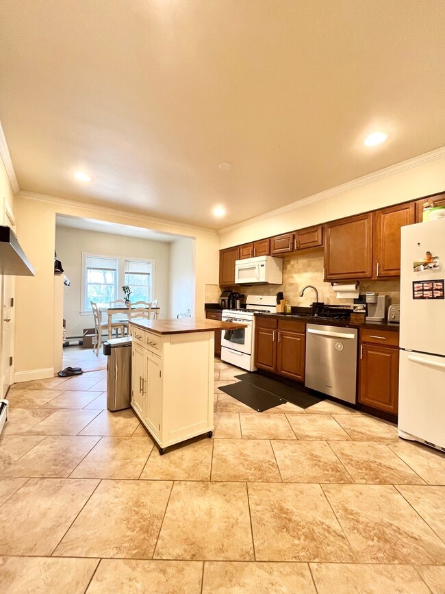 Photo - 716 E 6th St Unit 1