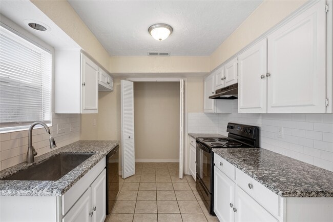 Photo - 14759 Perthshire Rd