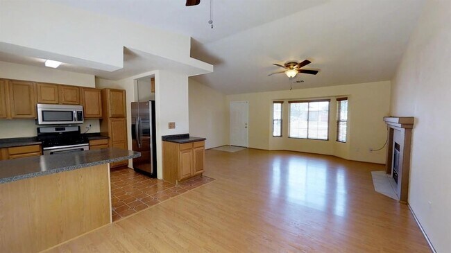 Photo - 600 Hazelhurst Way