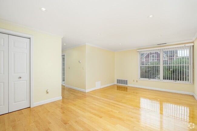 Building Photo - 49 Washington St S Rental