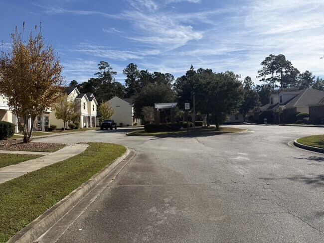 Photo - 600 Trellis Square