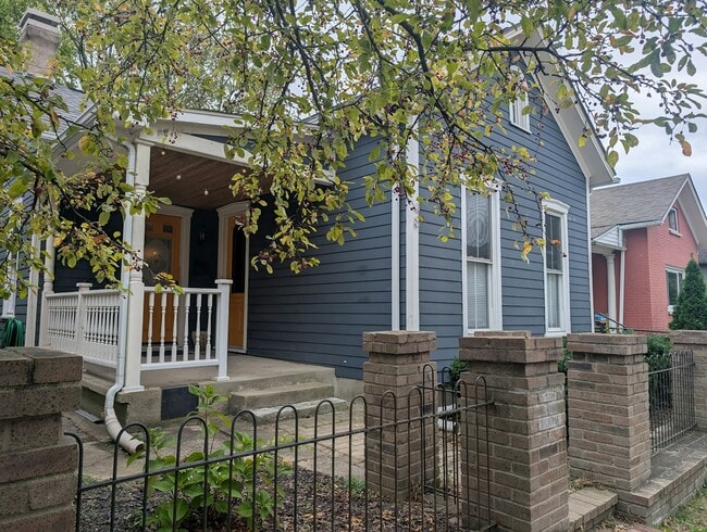 Building Photo - 48 Clover St