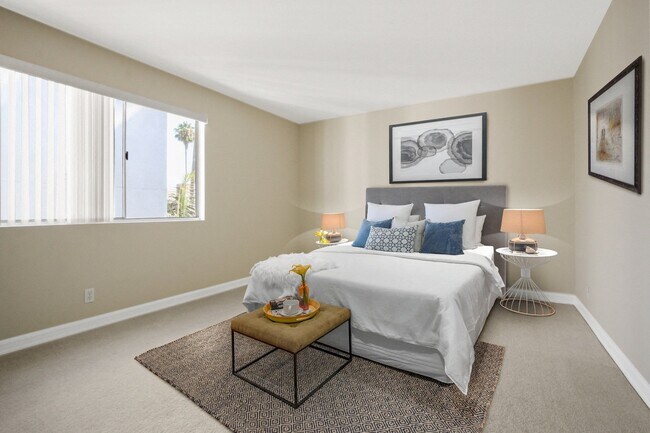 Photo - 115 Doheny Apartments