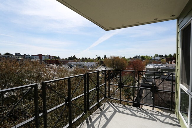 Interior Photo - Towers on Greenwood Rental