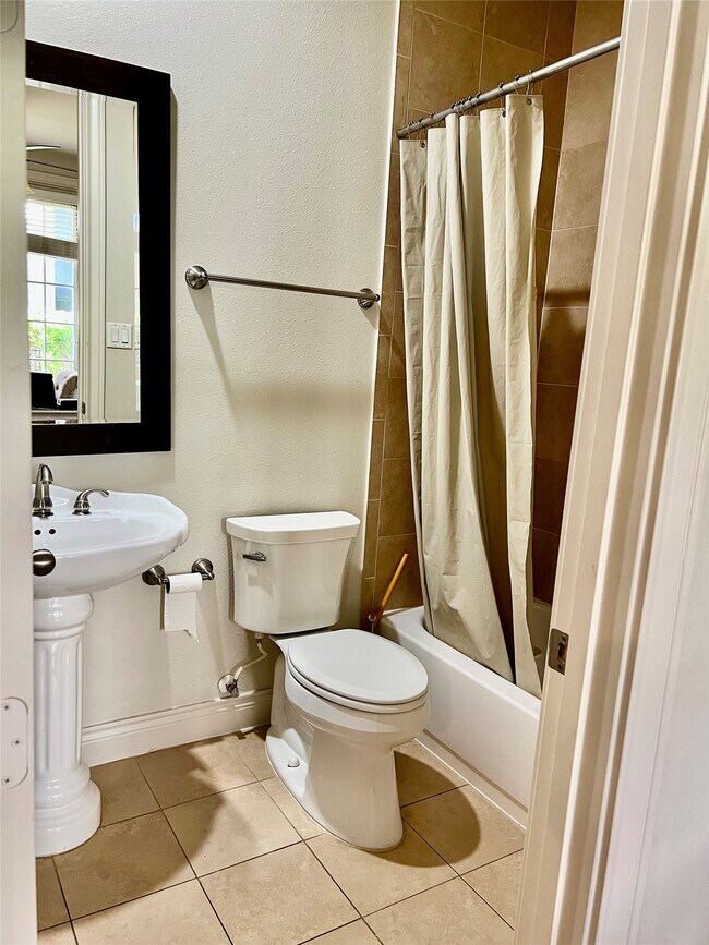 Photo - 3255 Maxroy St