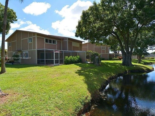 Photo - 381 Maplecrest Cir