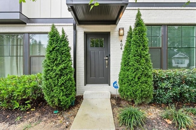 Photo - 2030 Main St NW