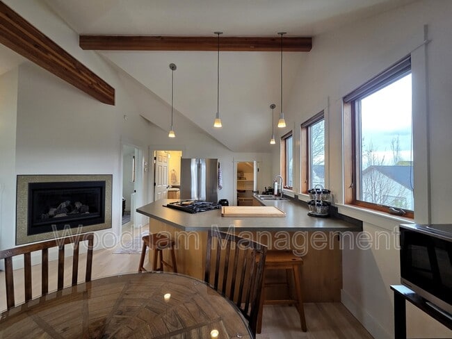 Photo - 4461 Waters St