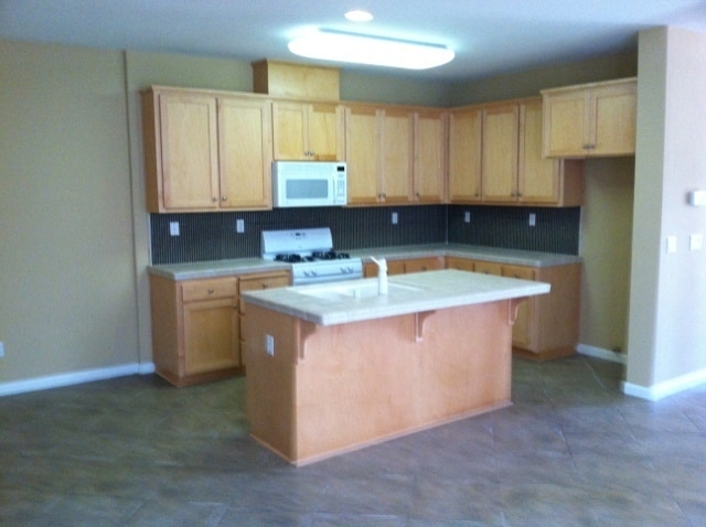 Photo - 760 Greentree Cir