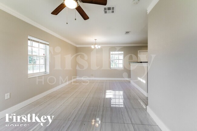 Photo - 601 NW 194th St