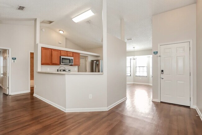 Photo - 2015 Cardiff Ln