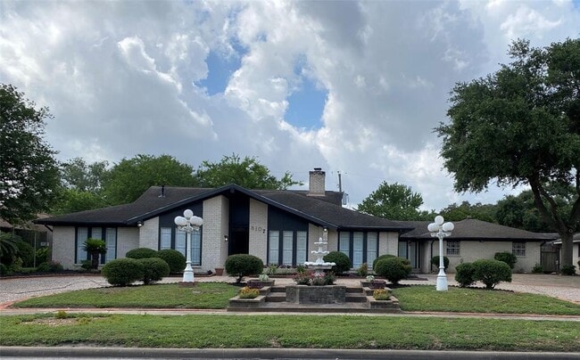 Building Photo - 8107 S Braeswood Blvd Rental