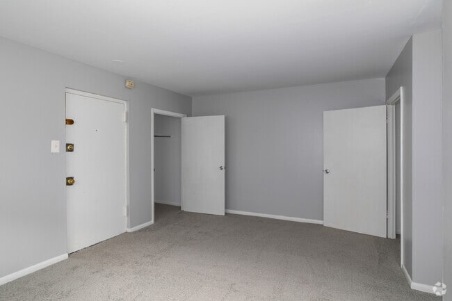 2BR, 1BA - 840SF - Living Area