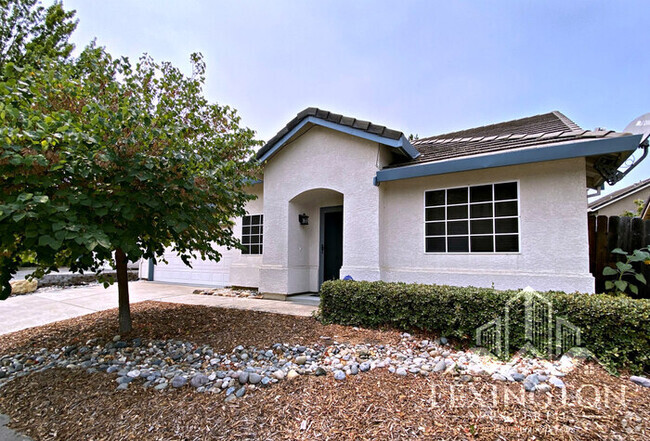 Building Photo - Beautiful, Spacious, 3-Bed 2-Bath Home ava...