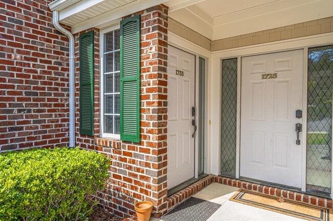 Photo - 1733 Woodbrooke Dr