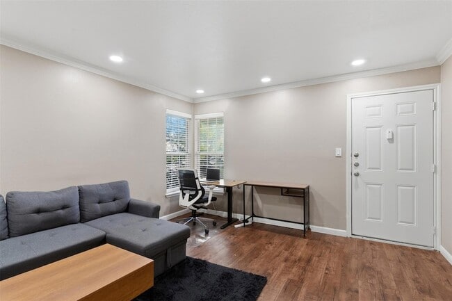 Photo - 7685 Northcross Dr Unit 429