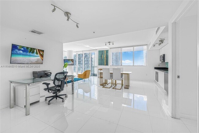 Photo - 92 SW 3rd St Unit 2405