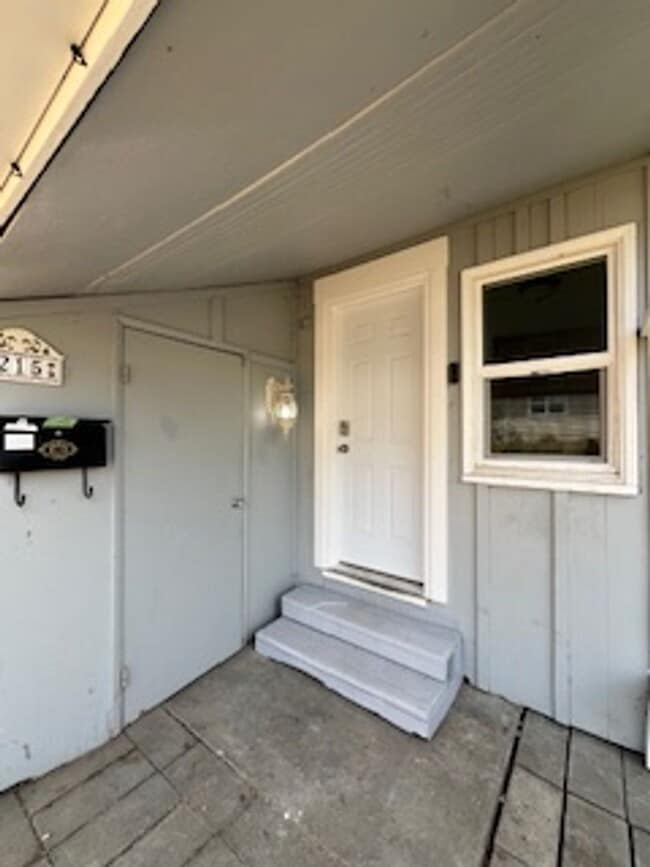 215 Elm St Unit 215 B