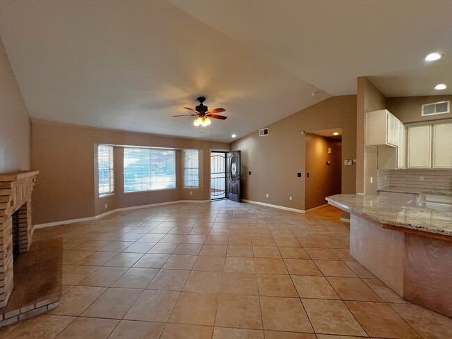 Photo - 516 Sun Rose Ave