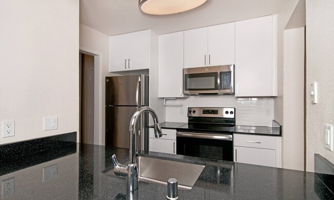 State of the Art Kitchen | Summit at Sausalito | Luxury Apartments at Sausalito, CA