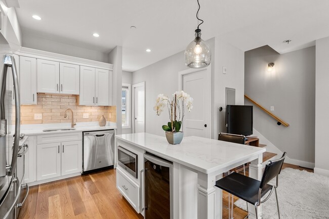 Photo - 145 Stoughton St