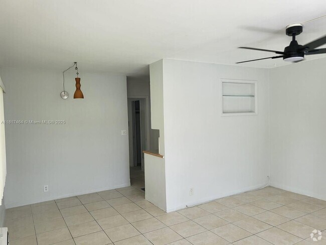 Building Photo - 901 N Birch Rd Unit C11 Rental