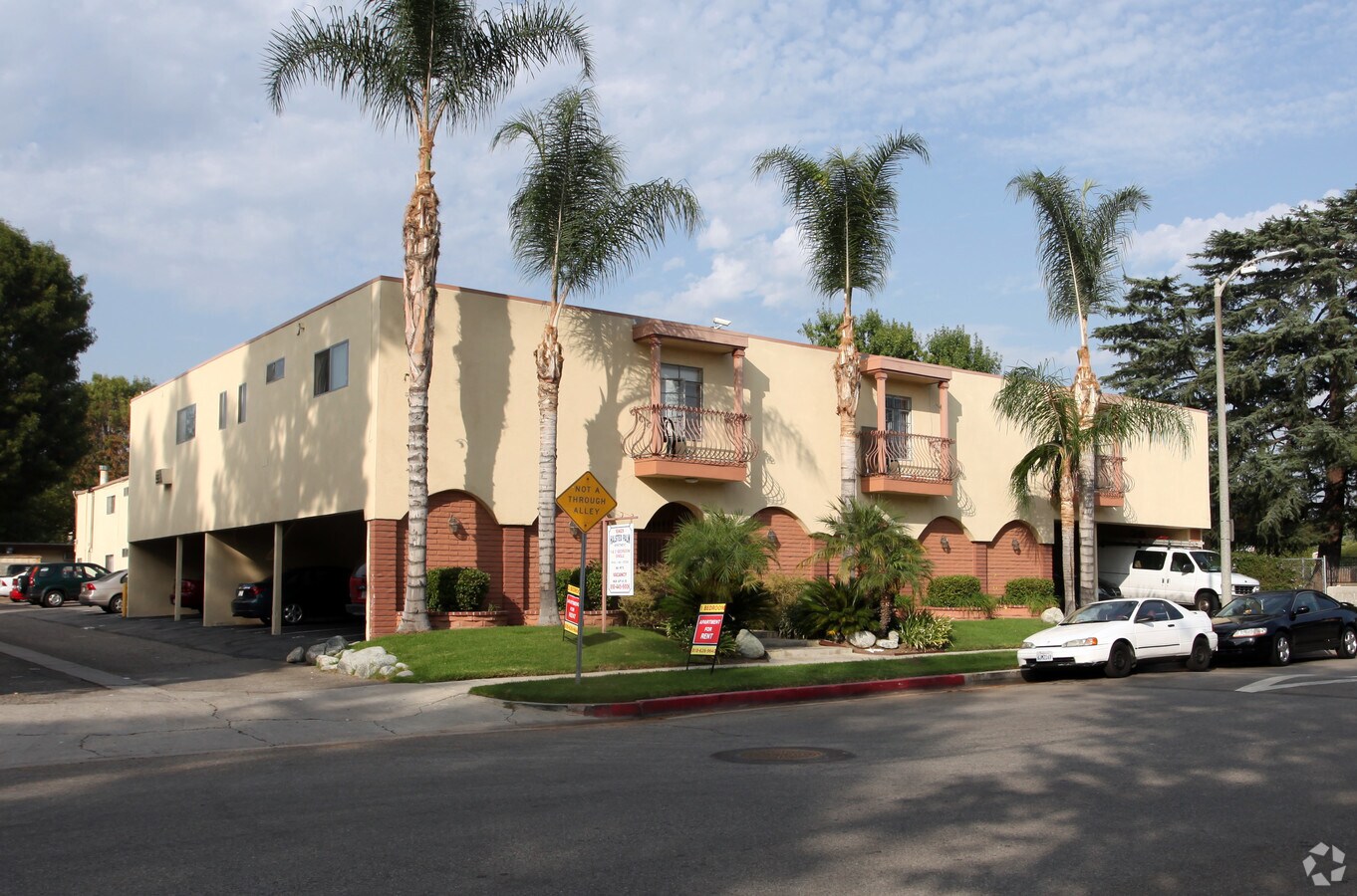 Halsted Palms Apartments - Halsted Palms Apartments