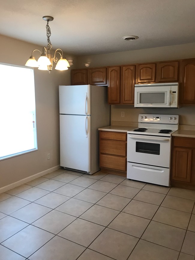 Kitchen - 885 Old Stage Rd Unit 23