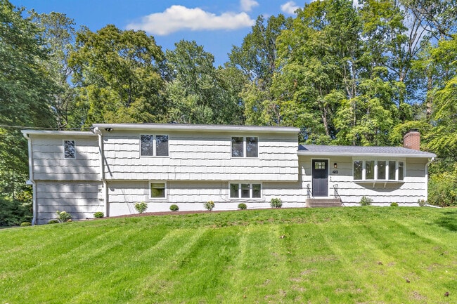Building Photo - 48 Crestwood Rd Rental
