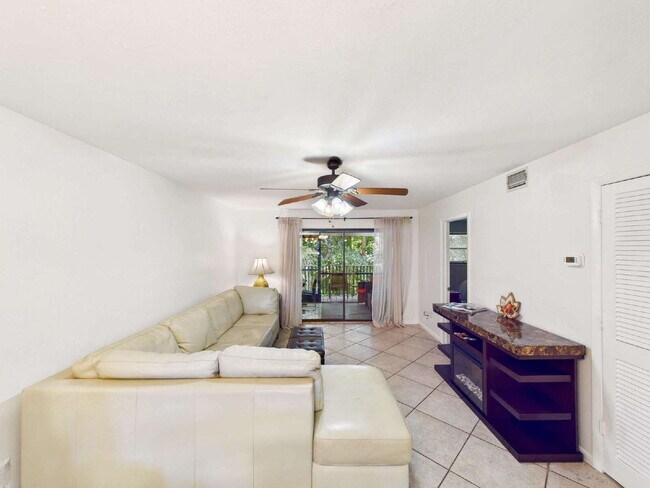 Photo - Furnished 2BR/2BA Pine Haven Condo with Pr... Unidad 5