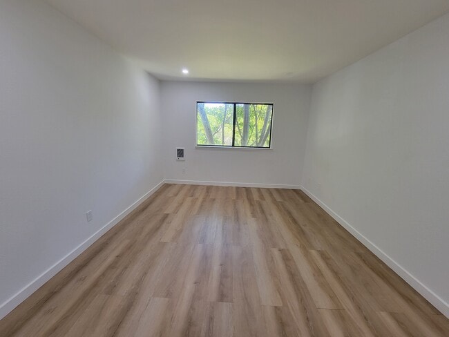 Photo - 2011 Market Ave