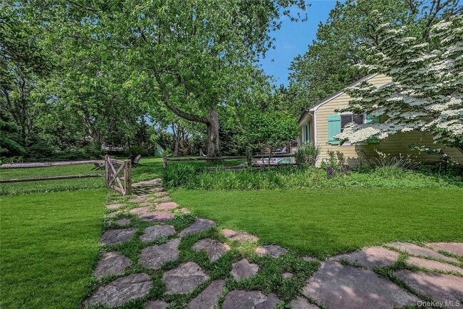 Photo - 400 Town Creek Ln