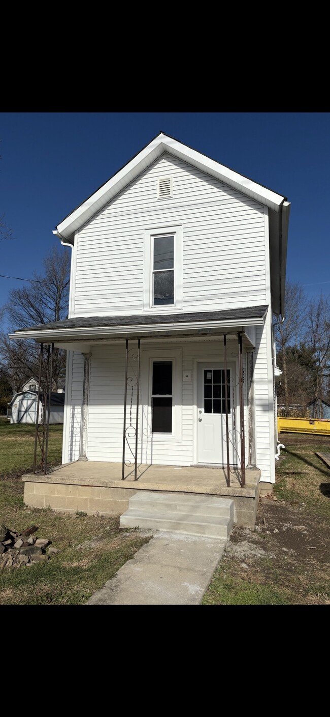 Building Photo - 605 E Pleasant St